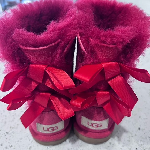 UGG Bailey Bow Kids Girls Red Fluffy Boots with Bows Size 12 EUC - Picture 2 of 8